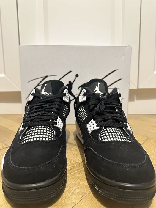 Air Jordan 4 White Thunder