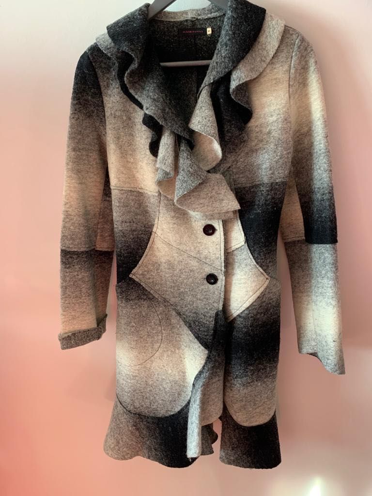 Дамско италианско палто; размер S