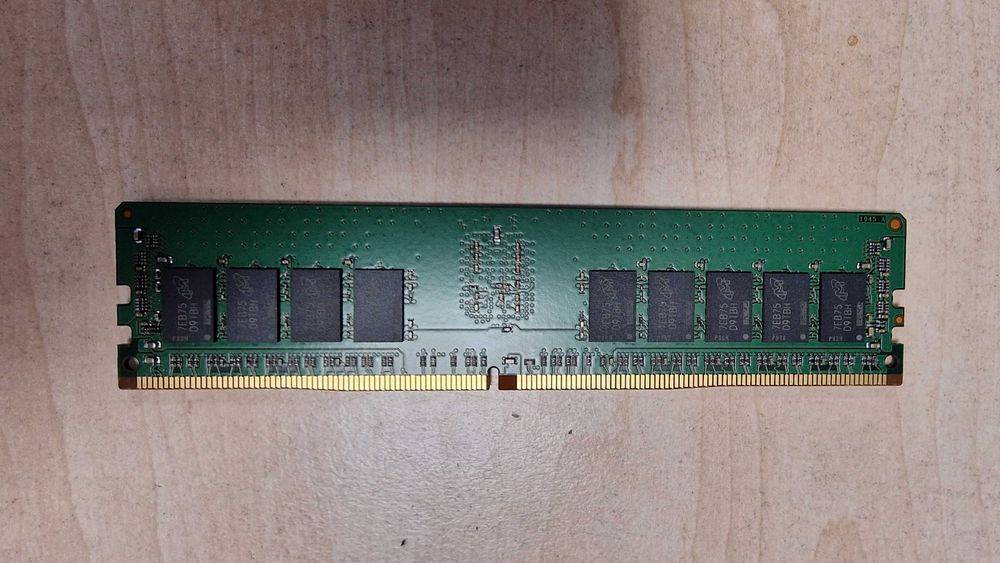 Vand Memorie Micron 16GB PC4-2400T-RE1-11 ECC