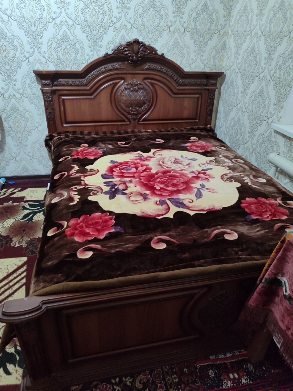 Спалний мебель сатилади