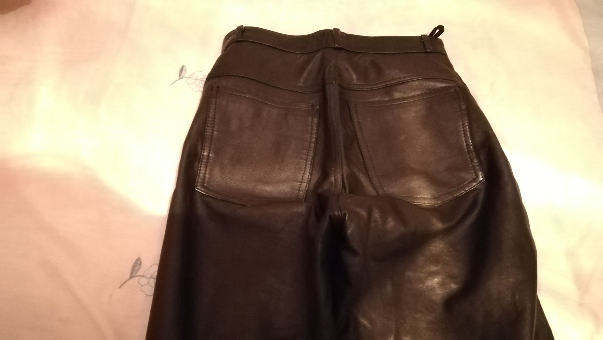 Pantaloni piele dama