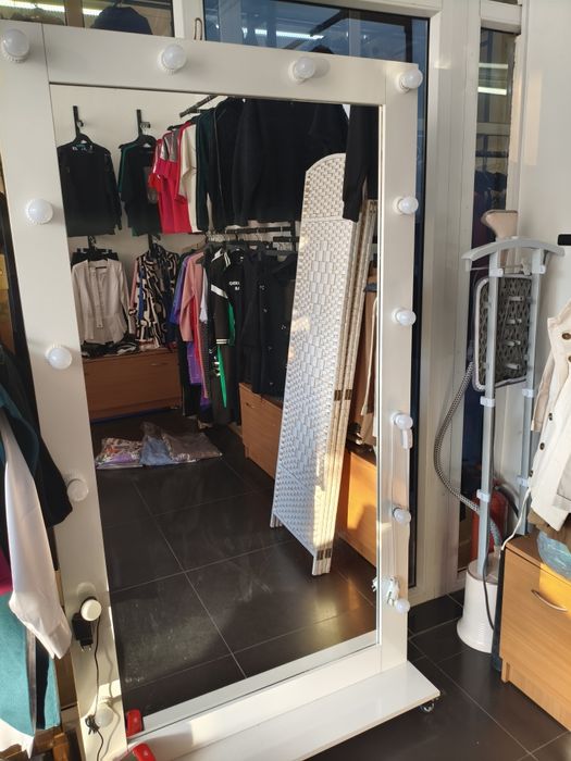 Зеркало женское с подсветкой