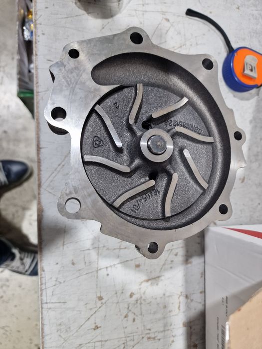 Pompa apa tractor ford 7810 import Italia este originala preț 650 lei