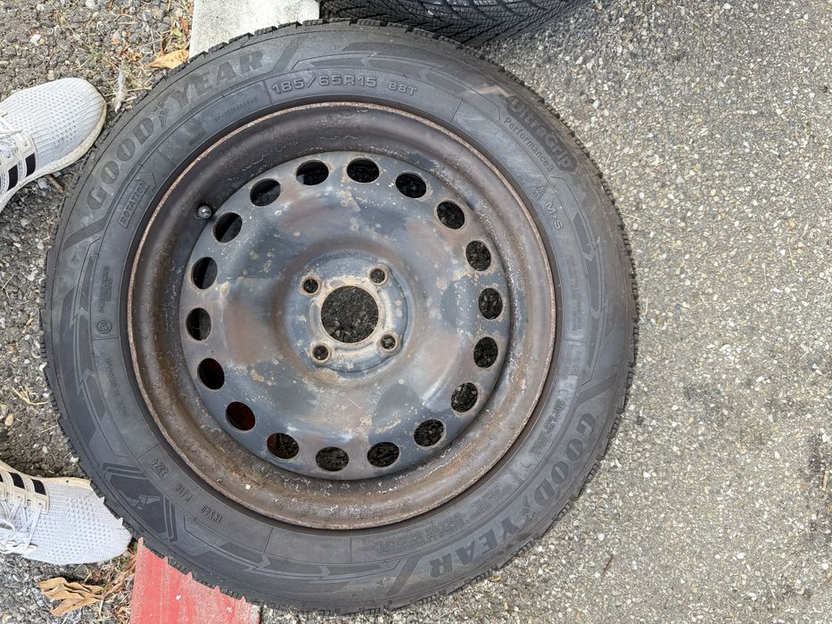Jante R15 Dacia/ Clio 4x100 Anvelope noi de iarna/ vara 185/65 R15