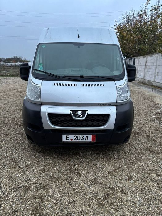 Vând urgent Peugeot boxer 3.0 diesel  plus  15 perechi cauciucuri
