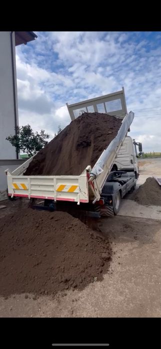 Vând pământ negru vegetal grădină gazon transport
