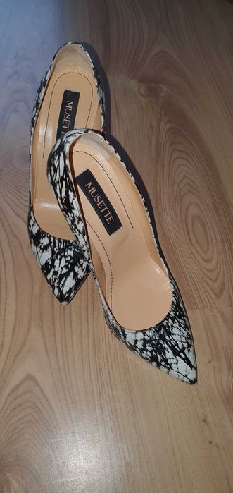 Pantofi stiletto