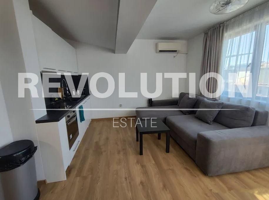 Дава се под наем Тристаен апартамент в Варна, Червен площад - 70 кв.м за 800 € - Снимка #1