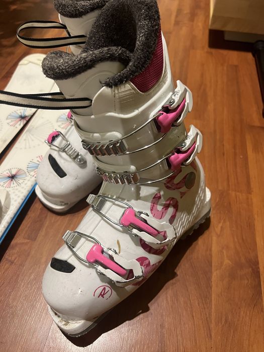 Ски, обувки, щеки, каска и очила