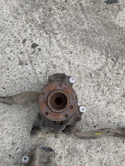 Fuzeta stanga fata BMW E60 E61 Seria 5 520d 525d 530d 535d