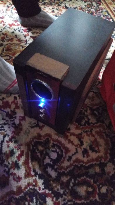 Vând subufor cu 2 boxe in stare de funcționare