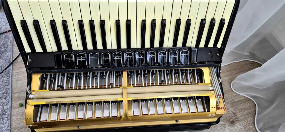 Hohner Atlantic IV De Luxe