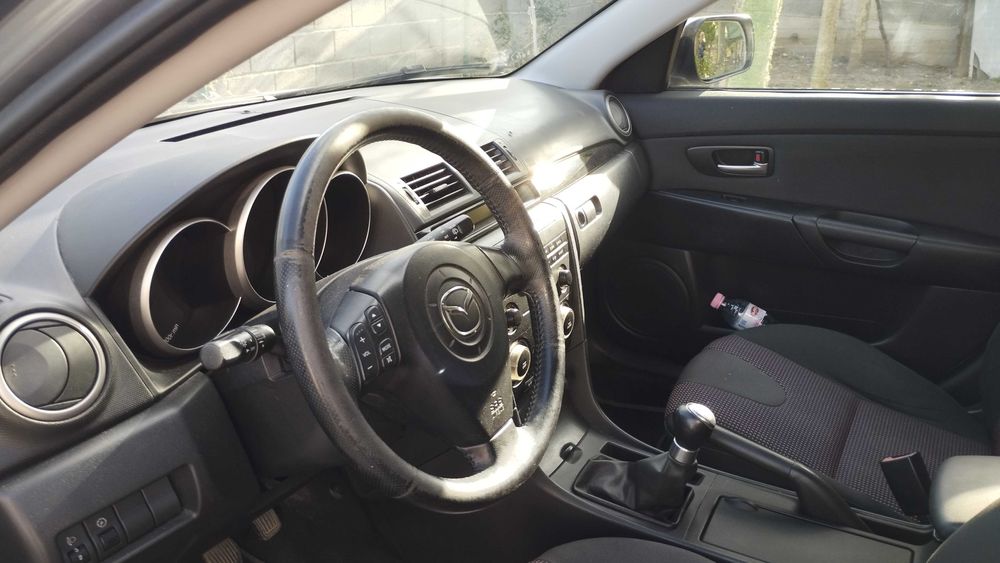 Mazda 3 хечбек бензин