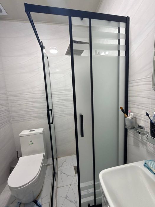 Душевая кабина окно