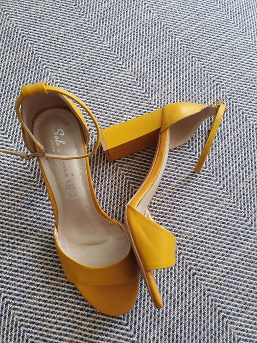 Sandale galbene Marelbo