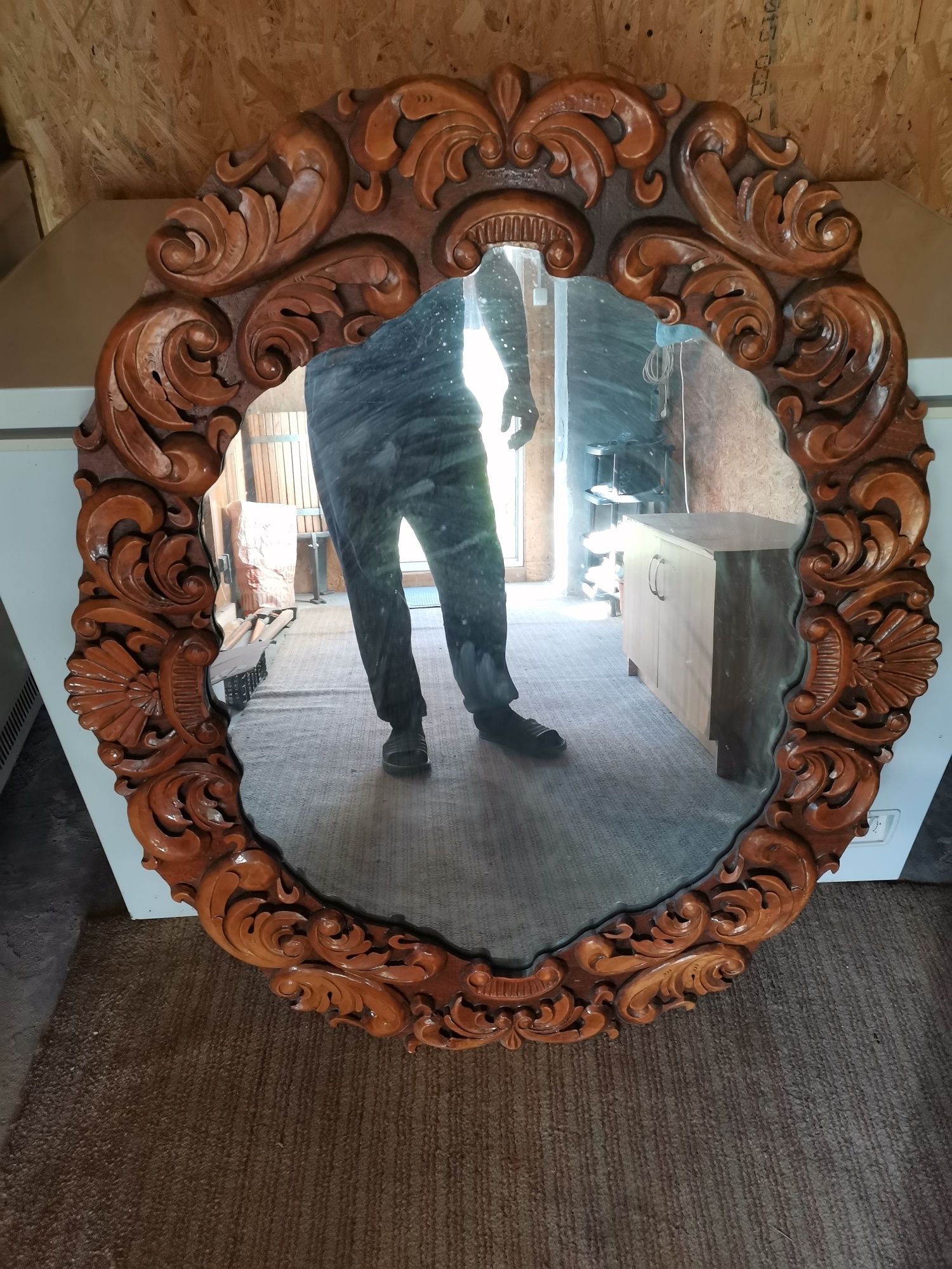 Oglindă sculptata