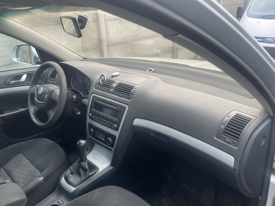 Dezmembrez Skoda Octavia 2 facelift 1.6 diesel euro 5