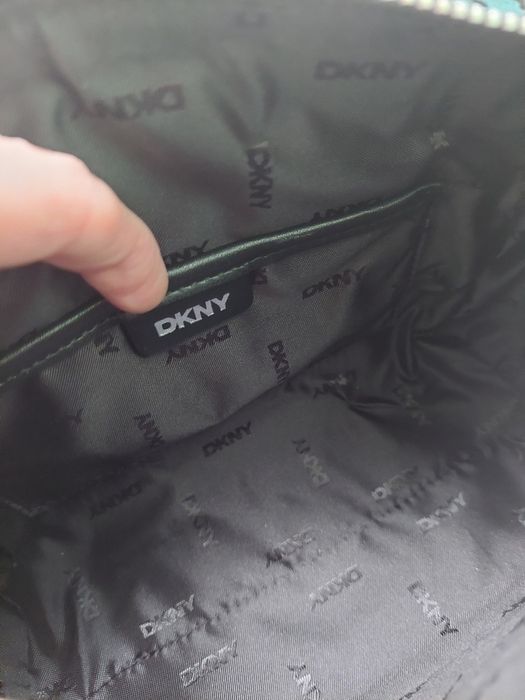 DKNY малка чанта с кард холдър