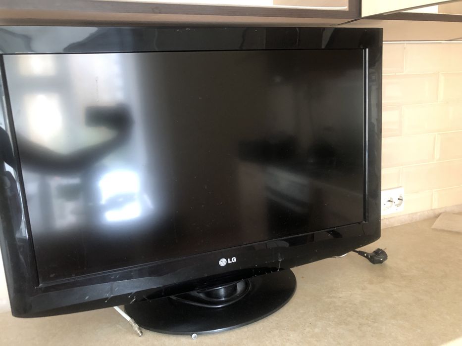Продам телевизор LG.