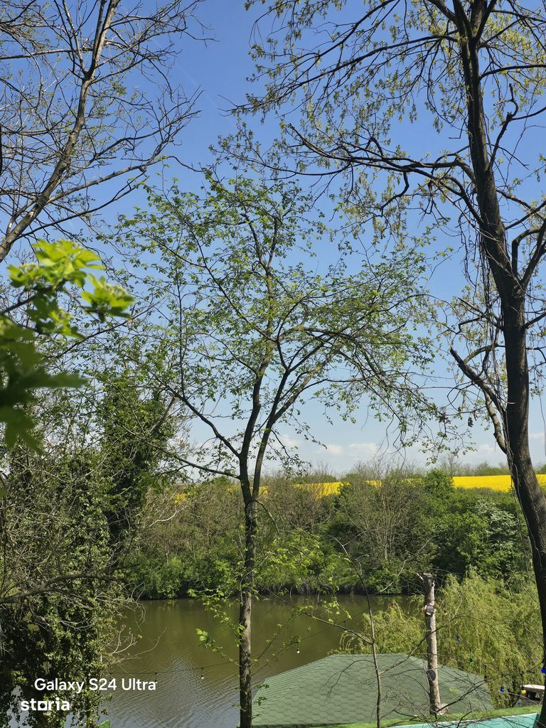 Vand casa cu ieșire directa la lac