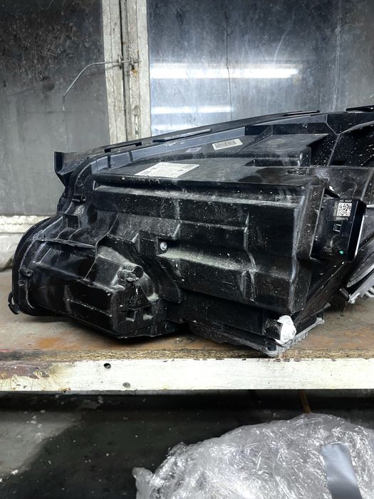 Mercedes W213 multibeam led фар оборудван