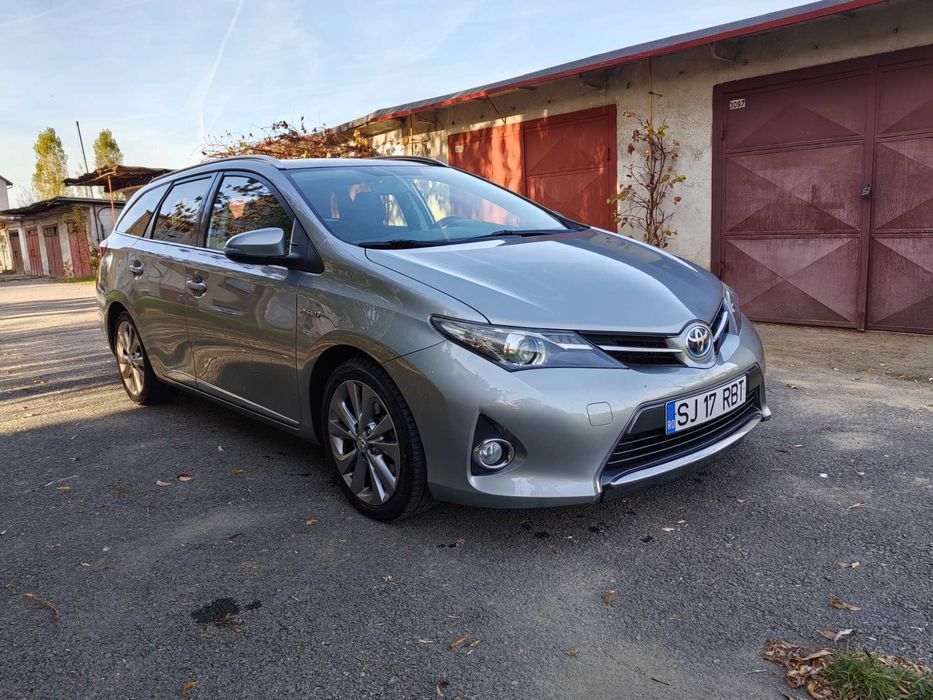 Toyota Auris Hybrid * schimb cu CHR sau Prius 4 ( ofer diferență )