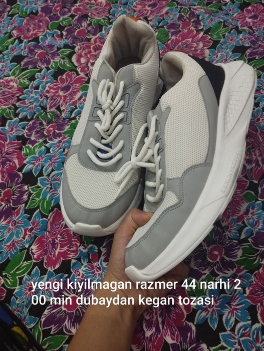 Kiyimlar arzon narhda sotiladi