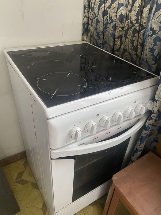 Электроплита Indesit-рабочая,недорого!