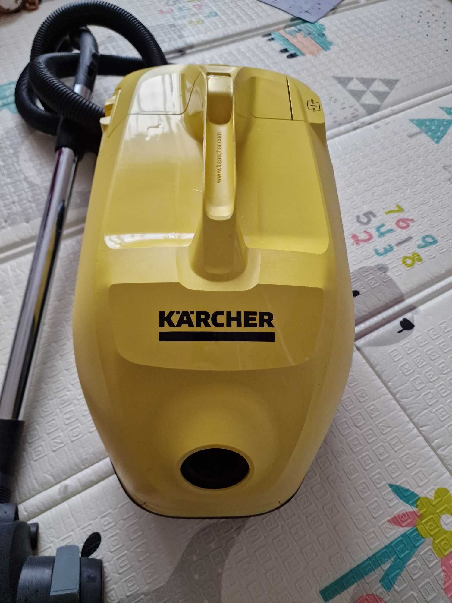 Karcher DS 5.800 прахосмукачка с воден филтър