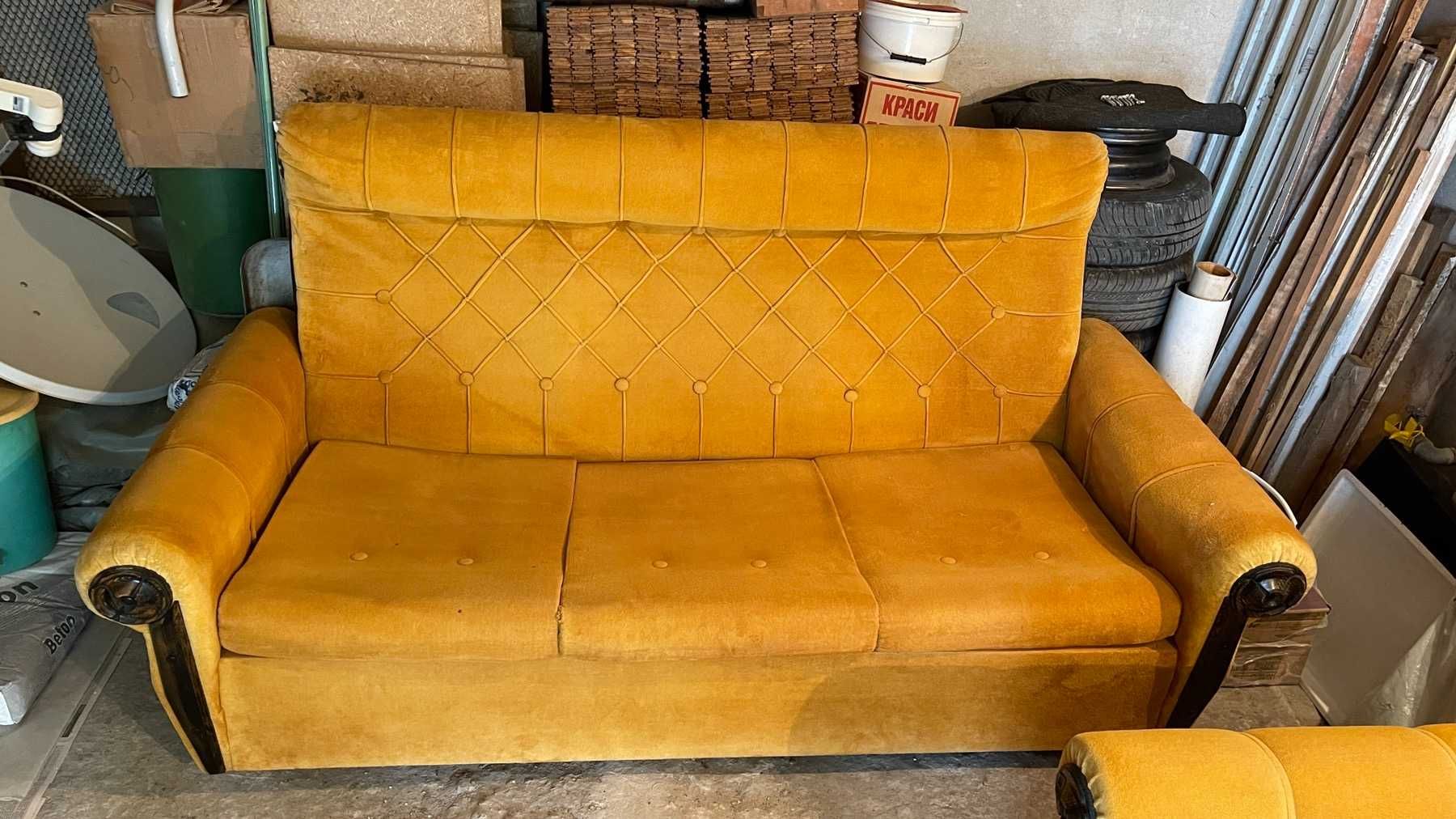 Разтегателен диван, два фотьойла и две табуретки в гр. Велико Търново