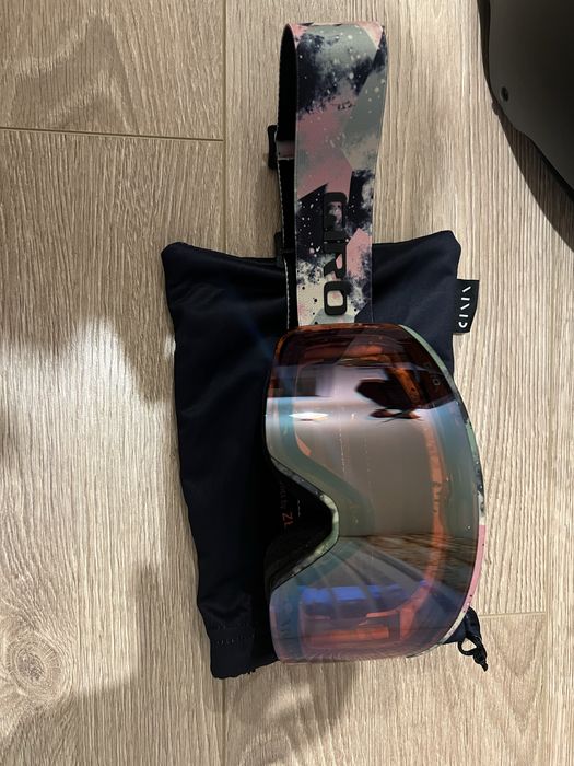 Каска за ски GIRO и очила GIRO