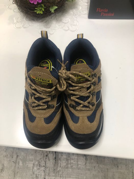 Încălțăminte siguranta marime 37