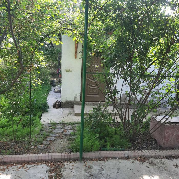 Продаётся дача с баней, двумя домами и бассейном