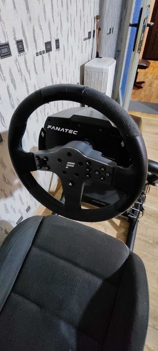 Волан с педали Fanatec CSL Elite.
