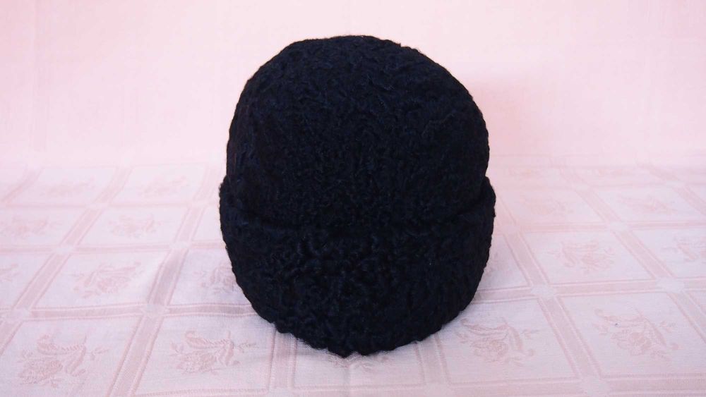 Caciula blana barbati