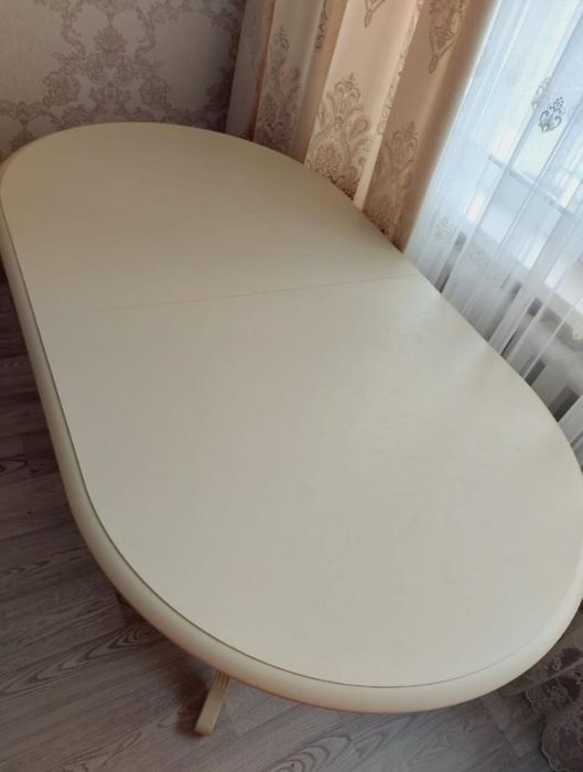 Продам б/у раздвижной стол произ-во Россия
