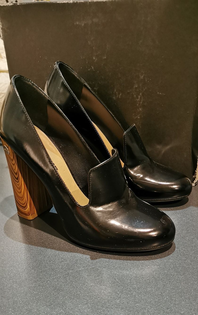 Neil Barret обувка черен естествен лак, дървен ток