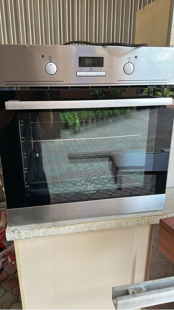 Продам кухню с техникой, срочно!