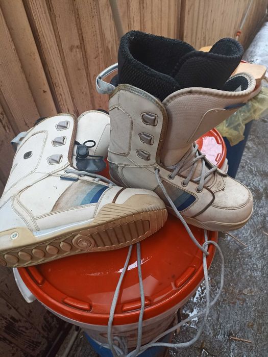 Bocanci pentru placa de schiat