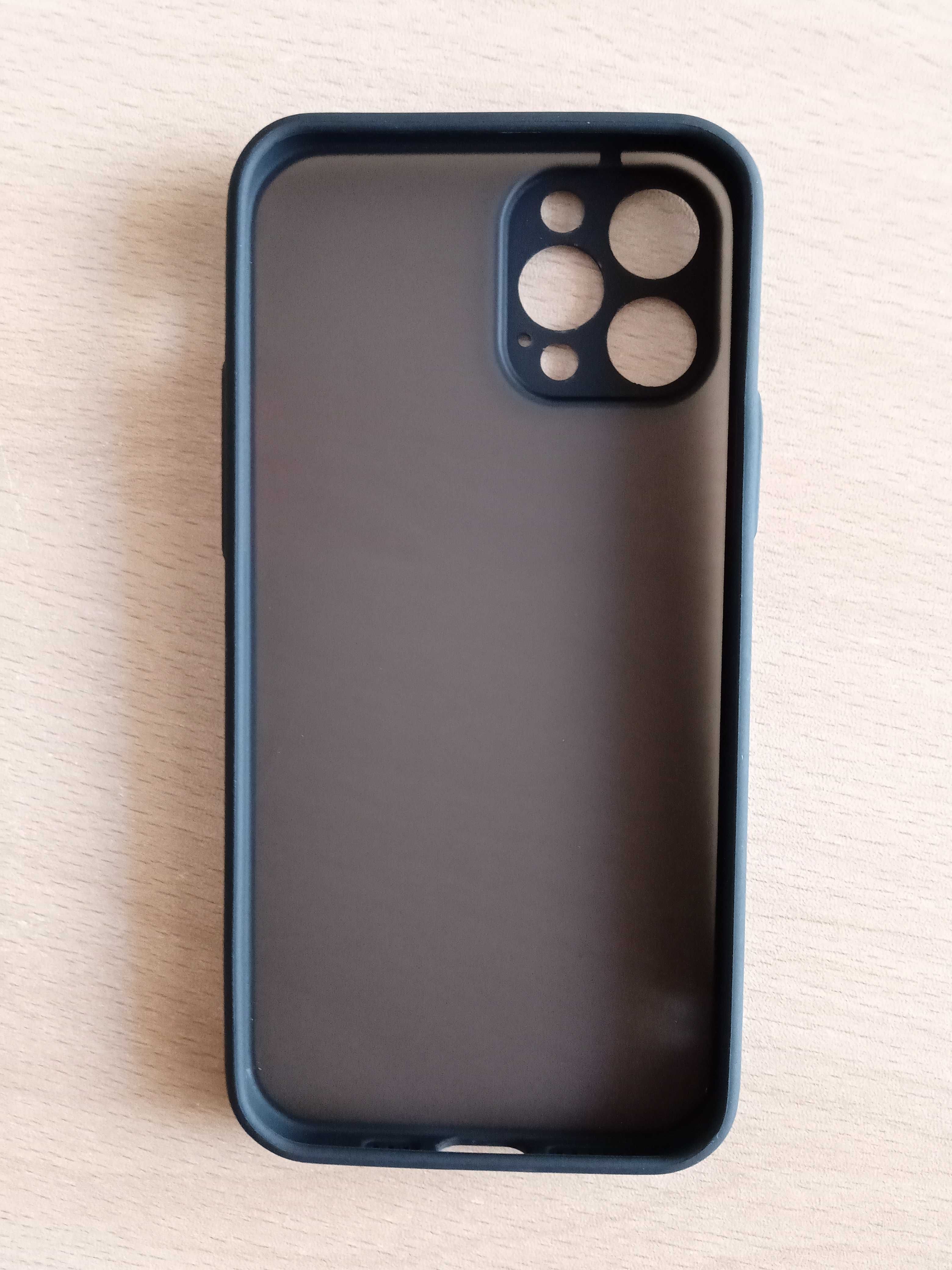 Продавам силиконов гръб и стъклен протектор за iPhone 12Pro