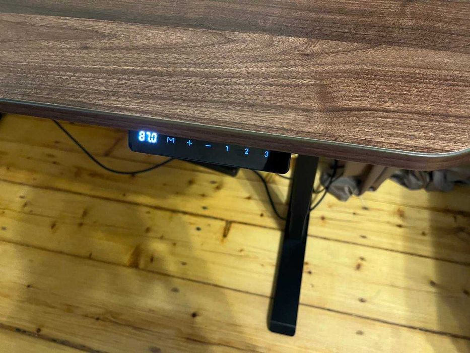 Компьютерный (пиcьменный, рабочий) cтол с регулируемой высoтой