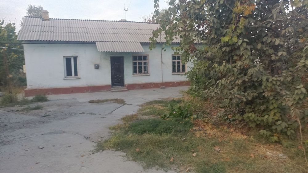 Дом продаётся 20 соток 4комната,гараж,времянка