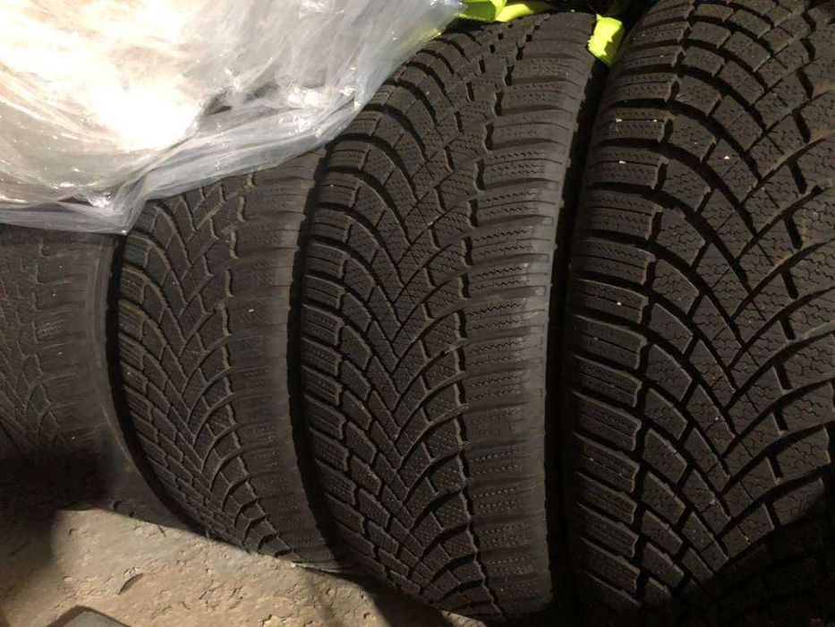 vand 4 anvelope IARNA Bridgestone Blizzak 205/50r17 stare excelenta !