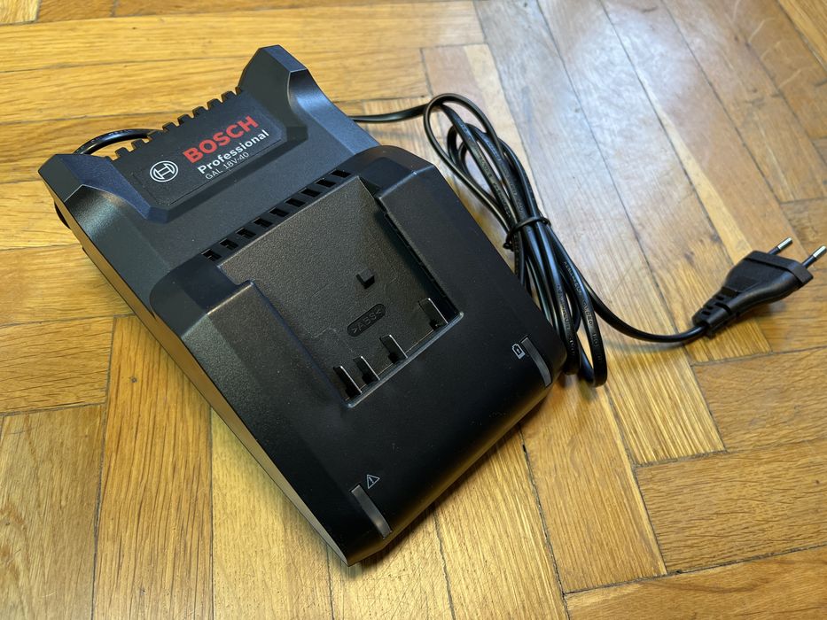 Incarcator-Rapid baterii-10.8-18V, tip GAL 18V-40, nou, original-Bosch