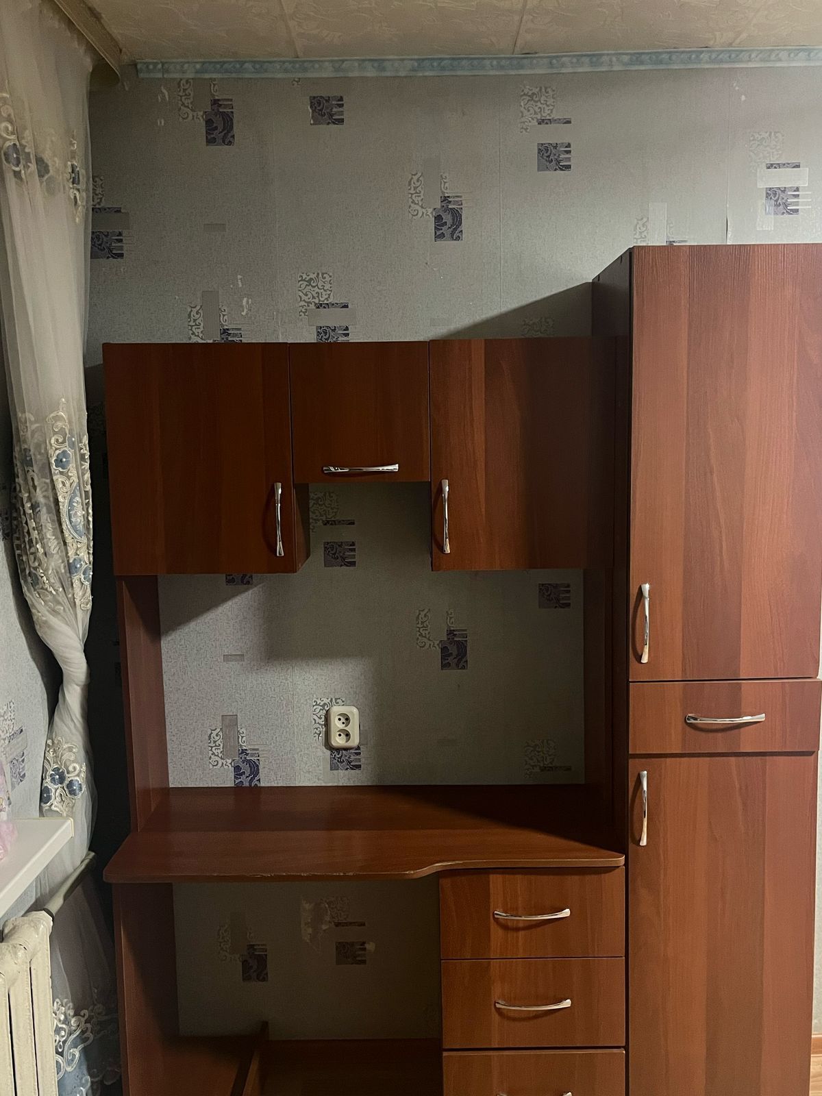 Продается столик со скафами для занятий уроков
