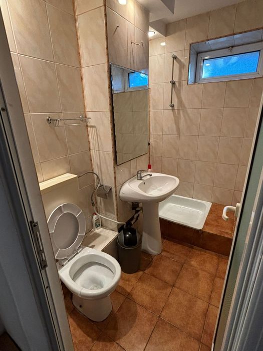 Apartament Parter ( birou , spatiu comercial)