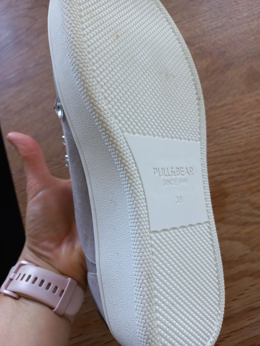 Дамски обувки Pull & Bear с етикет