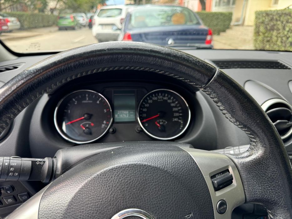 Nissan Qashqai j10 2012