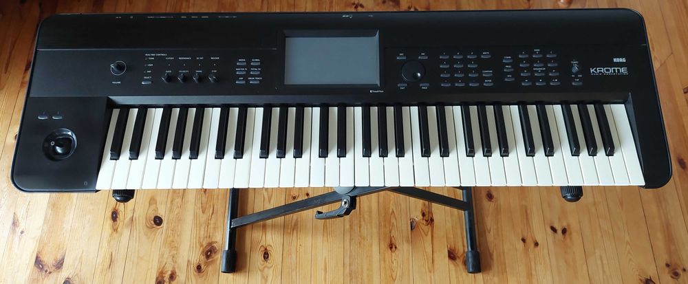 Продавам KORG Krome