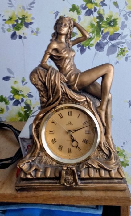 Настольные часы бронзовые